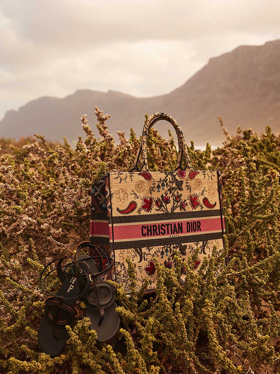 Christian Dior: Photo: Papo Waisman. Postproduction: LongestLine.